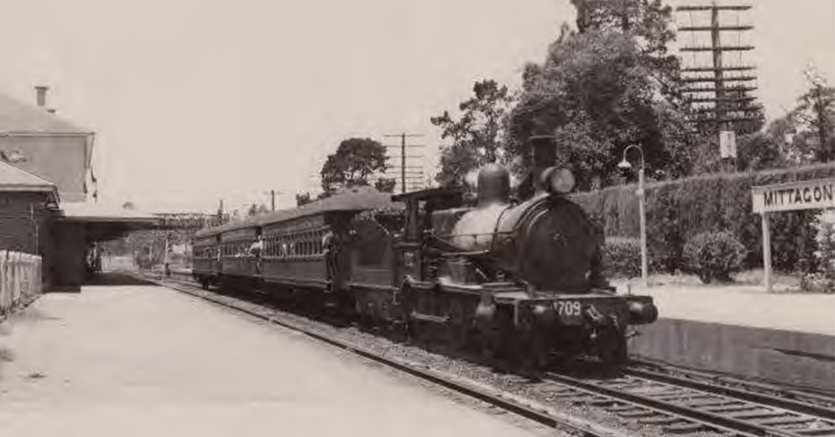 Steam-Train-1709-arriving-Mittagong-1960s